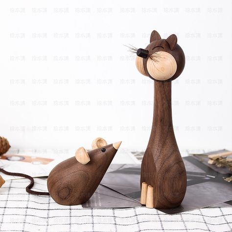 home crafts ornaments for Walnut cat & maple mouse, 2020 new year gift customization Walnut Ornaments, Mouse Figurines, Wood Turning Ideas, Lathe Projects, Wood Statues, Pedal Car, Cat And Mouse, Wood Turner, Wood Animal