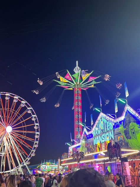 Carnival Summer Aesthetic, Amusement Park With Friends Aesthetic, Amusment Parks Aesthetic With Friends, San Diego Fair, Amusement Park At Night Aesthetic, Fair Pics, Carnival Night, Fair Season, Aesthetic Friend