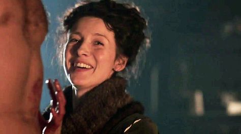 'Outlander' blooper reel premieres at Comic Con 2015 | EW.com Outlander Funny, Outlander Characters, Starz Tv Series, Outlander Season 1, Diana Gabaldon Outlander, Outlander Book Series, Outlander Tv Series, Starz Series, Sam Heughan Outlander