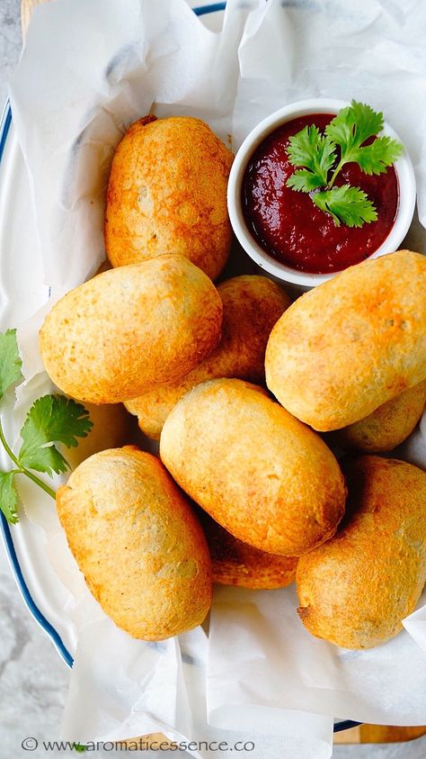 Indian Bread potato rolls, a crispy and crunchy snack that's perfect to satiate those small, mid-afternoon hunger pangs. Potato Roll Recipe, Potatoes And Meat, Potato Rolls Recipe, Hunger Pangs, Potato Rolls, Healthy Afternoon Snacks, Hot Bread, Mid Afternoon, Potato Roll