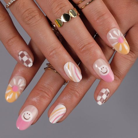 Pink Boho Nails, Smile Face Nails, Short Summer Nails 2023, New Summer Nails, Nails Short Summer, Summer Nails 2023 Color Trends, Nails 2023 Color Trends, Nails Ideas 2023, 2023 Color Trends