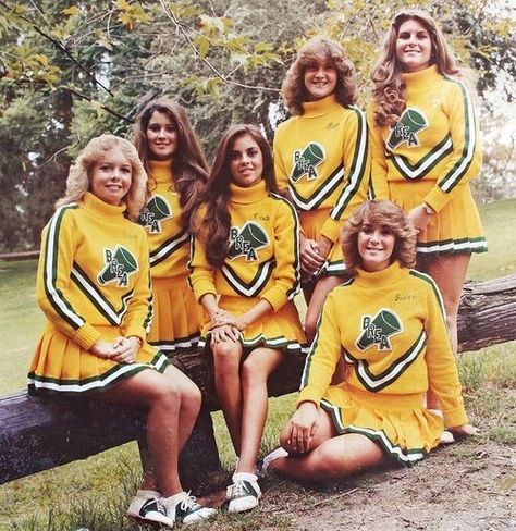 70s cheerleaders 70's Hair, Fawcett Hair, Vintage Cheerleader, Saddle Shoe, Cheerleader Skirt, Cheerleading Pictures, Cheerleading Uniforms, Cheerleader Girl, Cheer Squad