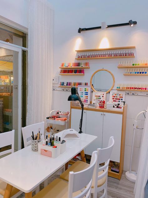 Nail Art Studio Interior Design, Korean Nail Salon, Desain Salon Kuku, Studio Nail Art, Studio Eyelash, Nail Technician Room, Nail Salon Interior Design, Nail Display, Nail Salon Interior