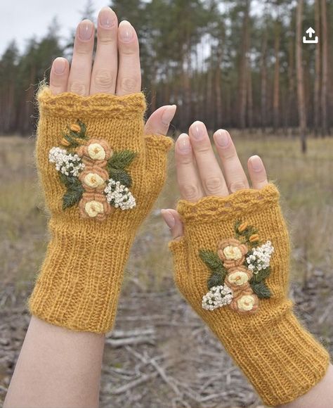 Yarn Diy Projects, Glove Pattern, Crochet Gloves Pattern, Gloves Pattern, Gloves Design, Crochet Fingerless Gloves, Fingerless Gloves Knitted, Crochet Gloves, Fingerless Mittens