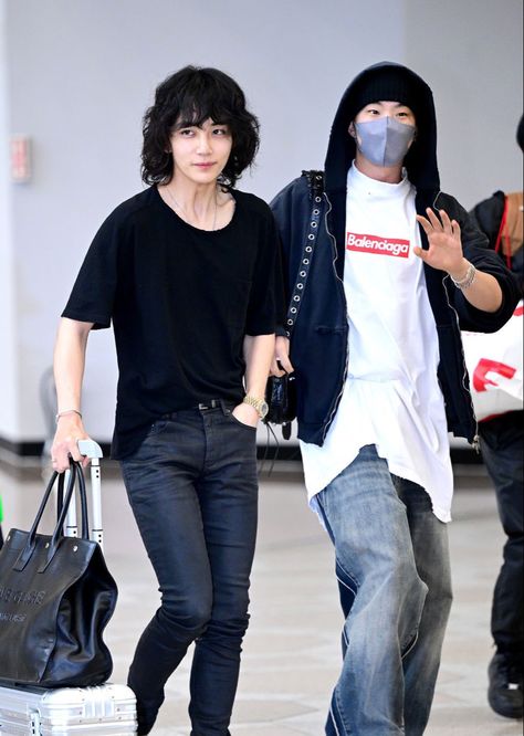 Jeonghan Airport Fashion, Seventeen Airport Fashion, Jeonghan Airport, Yoon Jeonghan, Airport Fashion, Airport Style, Lee Know, Comedians, Seventeen