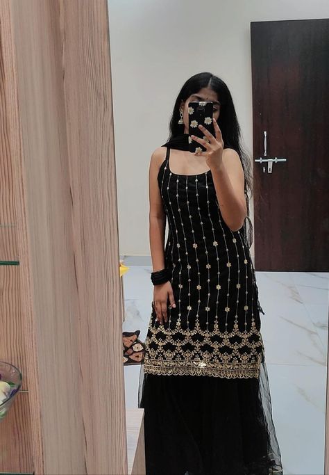 Black Garara Suit, Mirror Selfie In Suit, Suit Degin, Black Garara, Black Sharara, Suits For Women Indian, Banks Icon, Stylish Kurtis Design, Desi Outfits