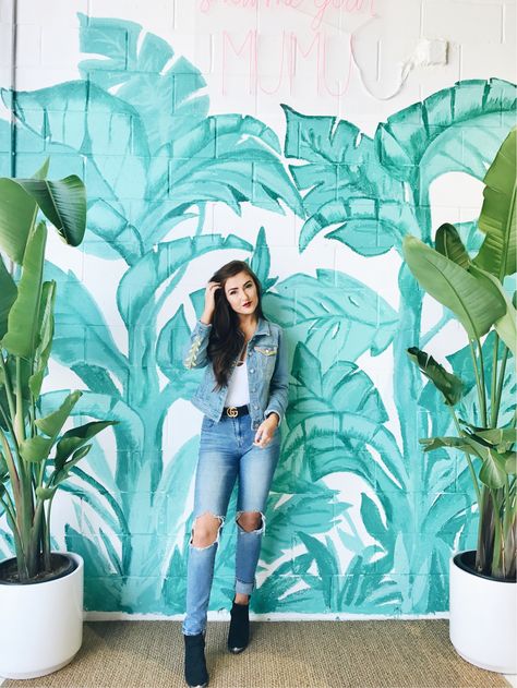 How To Pose In Front Of A Mural, Pose In Front Of Wall, Mural Poses Street Art, Poses In Front Of Wall, Mural Poses, Nashville Pics, Mural Photoshoot, Summer Mural, Wall Poses