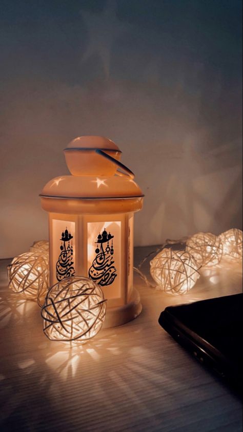 Ramadan Profile Picture Aesthetic, Lamps Photography, Ramzan Wallpaper, Prayer Room Decor, Hajj Video, Islamic Photography, Tea Party Table Settings, Ramdan Kareem, Ramadan Photos