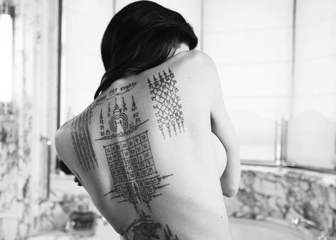 tattoos Angelina Jolie, Back Tattoo, A Woman, On Twitter, Tattoos, Twitter