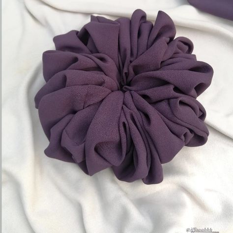 Hijab Scrunchie, Scrunchie Business, Georgette Material, Diy Hair Accessories Ribbon, Hijab Collection, Hijab Pins, Head Bands, Handmade Fashion Jewelry, Hair Scrunchies