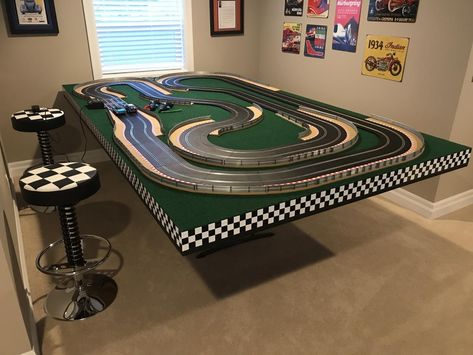 Scalextric Track Layout, Afx Slot Car Track Layouts, Scalextric Track, Race Car Sets, Slot Car Race Track, Survival Ideas, Garage Furniture, Slot Racing, Race Tracks