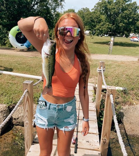 Fishing Date Outfit, Fishing Outfit Summer, Cute Lake Outfits, Cute Fishing Outfits, River Outfits Summer, Fishing Outfits For Women, Summer Lake Outfits, Lake Fits, Country Girl Summer