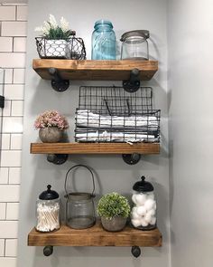 Casa Rock, Makeover Kamar Mandi, Rustic Bathroom Decor, Casa Vintage, Room Shelves, Small Bathroom Storage, Diy Bathroom Decor, Trendy Bathroom, Farmhouse Bathroom Decor