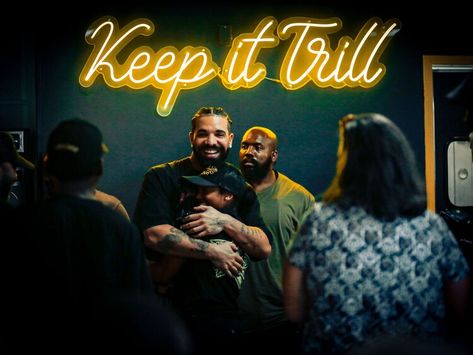 Drake Says Bun B’s Trill Burgers Is the Best He’s Ever Had During Houston Visit Trill Burgers, Bun B, Good Burger, Famous Faces, Apple News, Drake, Houston, Toronto, Good Things