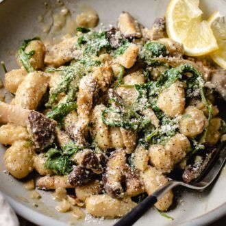 Mushroom Gnocchi Recipes, Gnocchi Mushroom, Mushroom Gnocchi, Creamy Gnocchi, Asian Chopped Salad, Lemon Thyme Chicken, Mushroom Cream Sauce, Gnocchi Dishes, Glutenfree Recipe