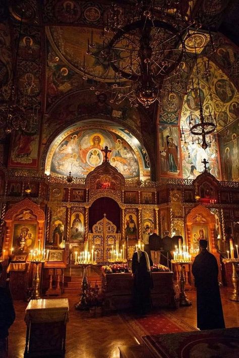 Red Square Moscow, Orthodox Easter, Church Aesthetic, Arte Occulta, Eastern Orthodox Church, Orthodox Wedding, St Basil's, Greek Orthodox Church, Church Interior