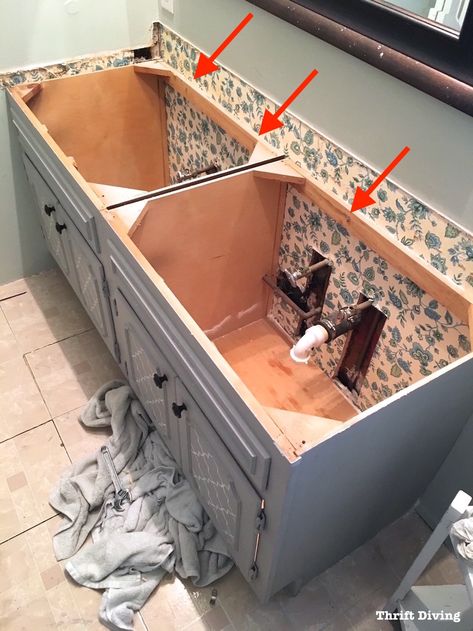 Old Bathroom Vanity, Bathroom Lighting Design, Luxury Bathroom Vanity, Old Bathrooms, Vanity Makeover, Vanity Shelves, Bathroom Vanity Makeover, Old Bathroom, Small Bathroom Vanities