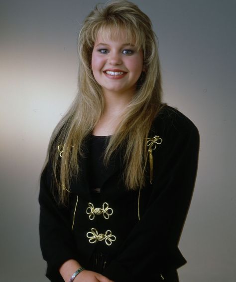 Candice Cameron Bure, Candance Cameron, Candice Cameron, Full House Cast, Coffee Crisp, Red Velvet Desserts, Dj Tanner, Maureen Mccormick, 90s Tv Shows