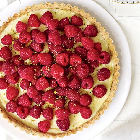 Raspberry Tart with a Pistachio Crust Pistachio Tart, Raspberry Tart, Raspberry Tarts, Fruit Pie, Beautiful Desserts, Köstliche Desserts, Crust Recipe, Easter Dessert, Easter Recipes