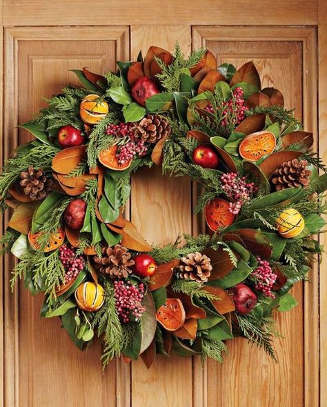 Colonial Williamsburg Christmas Wreaths, Williamsburg Christmas Wreath, Fruit Wreaths, Victorian Wreath, Navidad Natural, Williamsburg Christmas, Holiday Fruit, Living Wreath, Fruit Wreath