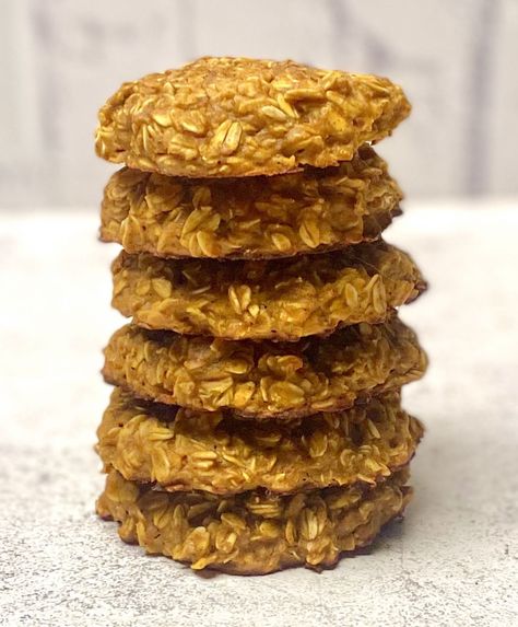 Easy Oatmeal Pumpkin Spice Protein Cookies Pumpkin Oatmeal Protein Cookies, Pumpkin Spice Protein Cookies, Rolled Oats Oatmeal, Pumpkin Protein Cookies, Oatmeal Protein Cookies, Oatmeal Pumpkin, Spice Cookie Recipes, Delicious Oatmeal, Pumpkin Oats