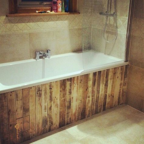 Rustic bath panelling , with used pallets Bathroom Walls Ideas, Pallet Bathroom, Diy Pallet Wall, Walls Ideas, Rustic Bath, Pallet Walls, Used Pallets, Bathroom Walls, Bath Panel