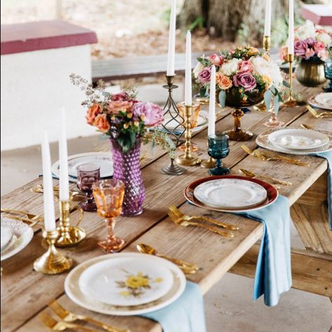 18 Likes, 3 Comments - Bespoke Settings (@bespokesettings) on Instagram: “Skip the table linens! Our vintage mismatched china raises the wow factor even on bare wood! 👏🏻 💐” Mismatched Plates Table Setting, Vintage Plates Wedding, China Plates Wedding, Mismatched China Wedding, Mismatched Table Setting, Mismatched Wedding, Wedding Plate Setting, Mismatched Plates, Mismatched China