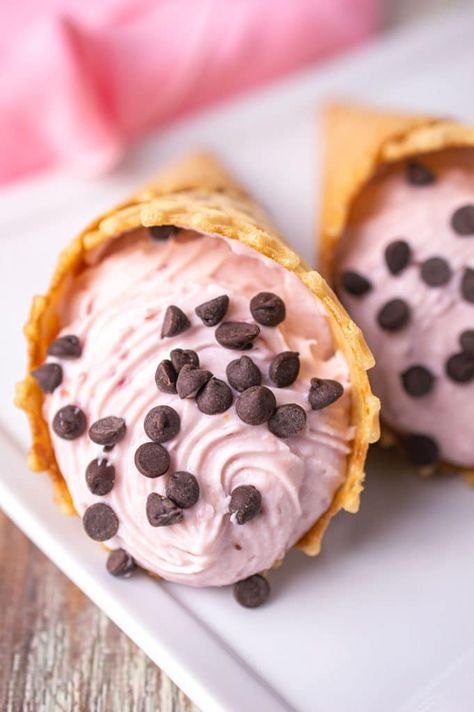 These strawberry cannoli cones are a fun twist on traditional cannoli that everyone will love! Waffle cones replace cannoli shells and are then filled to the brim with a sweet ricotta cheesecake filling that’s rich, delicious, and irresistible! | www.persnicketyplates.com Strawberry Cannoli, Cannoli Cones, Cannoli Recipe Easy, Crowd Pleaser Appetizers, Sweet Ricotta, Cone Dessert, Cannoli Filling, Cannoli Shells, Berry Shortcake