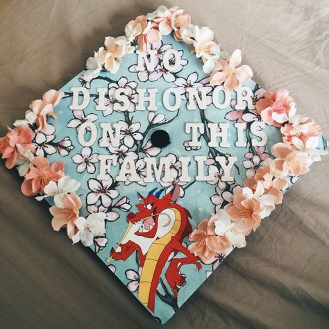 "No hay deshonra en esta familia"  Mushu graduation Cap Graduation Cap Decoration Ideas, Cap Decoration Ideas, Disney Grad Caps, Cap Decoration Graduation, Grad Cap Ideas, Disney Graduation Cap, Funny Graduation Caps, Creative Graduation Caps, Nurse Graduation Cap