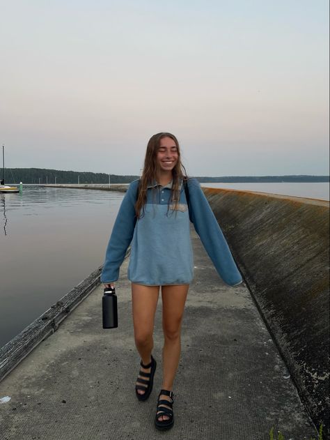 Patagonia Fleece Outfit Granola, Summer Granola Fits, Patagonia Outfit Summer, Aesthetic Camping Outfits, Casual Granola Outfits, Beachy Granola Aesthetic, Patagonia Shorts Outfit, Patagonia Outfit Aesthetic, Granola Style Outfits Summer