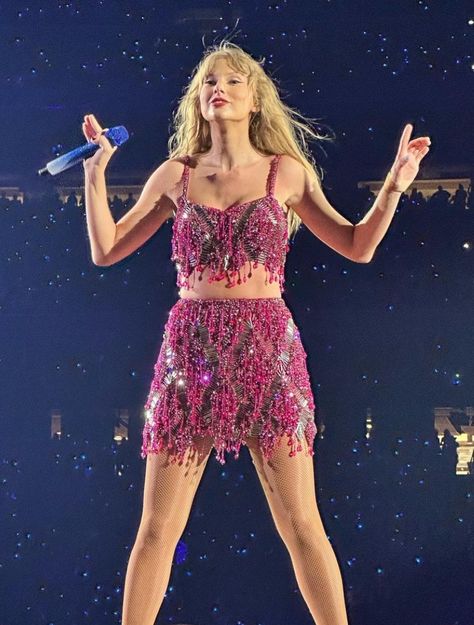 Fashion Writing, Eras Tour 1989, Aesthetic Concert, Old Outfits, Swift Photo, Taylor Swift 1989, Taylor Swift Album, Long Live Taylor Swift, Swift 3