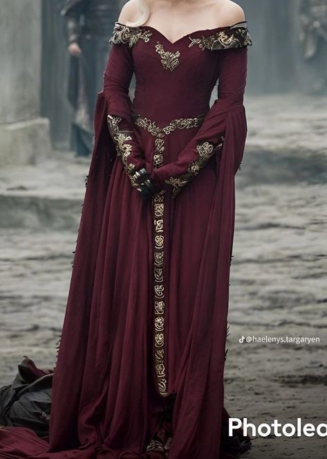 Game Of Thrones Outfits, Gaun Abad Pertengahan, Fair Outfits, Gra O Tron, Aesthetic Dress, Old Fashion Dresses, Chique Outfits, Fantasy Dresses, Royal Dresses