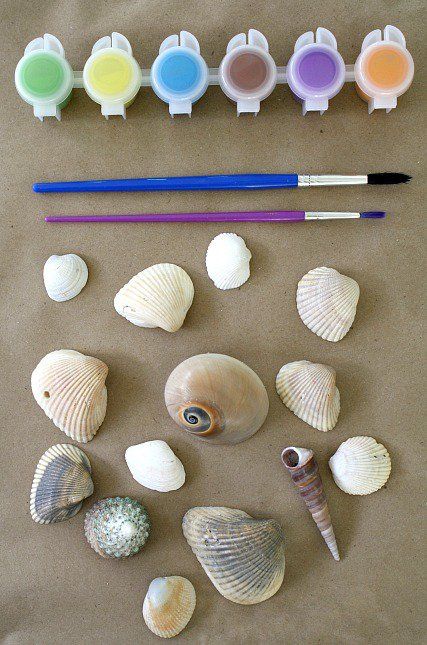 Seashell painting would be a great activity for a mermaid birthday party! #MermaidParty #MermaidBirthdayParty #MermaidThemedActivities Types Of Seashells, Mermaid Party Ideas, Lila Party, Ariel Birthday Party, Ocean Birthday Party, Mermaid Birthday Party Decorations, Mermaid Theme Birthday Party, Ariel Birthday, Ocean Birthday