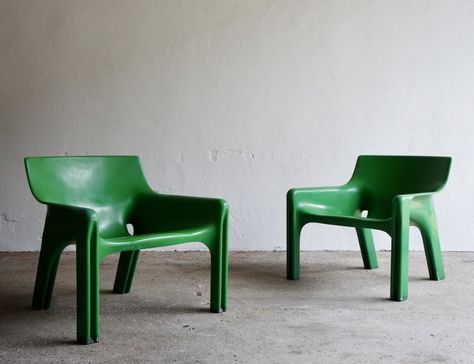 Futuristic Chair, 1970s Furniture, Vico Magistretti, Space Furniture, Armchair Design, Furniture Designer, Single Sofa, Facade Design, Take A Seat