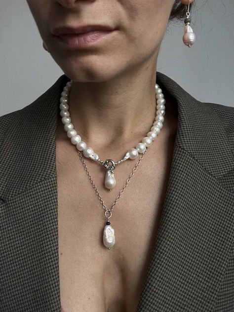 Massive pearl Necklace, baroque pearls pendant and earrings. Boho pearl necklace. Aesthetic Pearl Necklace, Pearl Necklace Aesthetic, Jewellery Simple, Big Pearl Necklace, Car Port, Simple Projects, Gold Watches, Boho Style Wedding, Pearl Jewels