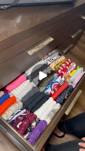 Xiomara Romero | The Mobile Organizer 🇵🇷 on Instagram: "When it comes to your drawers, I  always recommend to never pile always file. For more organizing tips follow us @lillys_organizing 

#organizingtips #professionalorganizer #miamiorganizer #lillysorganizing #organizedcloset" Clothes Organization In Drawers, Draw Organisation Clothes, Bra Organization Ideas Dresser Drawers, Drawers Organization Clothes, Organizing Leggings Storage Ideas, How To Organize Drawers, Organize T Shirts, How To Organize Dresser Drawers, Drawer Organization Clothes