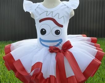 Toy Story Halloween Costumes, Forky Costume, Disfraz Toy Story, Halloween Tutu Costumes, Toy Story Halloween, Toy Story Party Decorations, Movie Halloween Costumes, Toy Story Costumes, Not So Scary Halloween Party