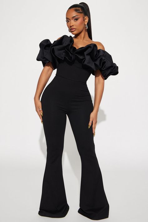 Jumpsuit Off Shoulder, Flare Outfit, High Waist Jumpsuit, Classy Jumpsuit, Jumpsuit Outfits, Long Jumpsuit, Open Closet, Ruffle Jumpsuit, Birthday Outfits