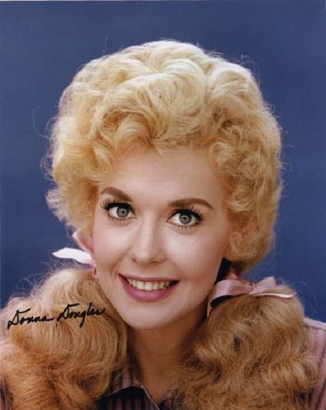 45 Beautiful Pics of Donna Douglas in the 1950s and '60s ~ Vintage Everyday Donna Douglas, Beverly Hillbillies, The Beverly Hillbillies, Old Tv Shows, After Life, Photo Vintage, Brigitte Bardot, Famous Faces, Hollywood Stars