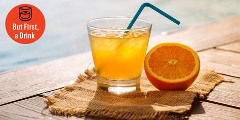 How to Make a Screwdriver Cocktail, the Easiest Drink Ever Old Fashion Drink Recipe, Tequila And Lemonade, Screwdriver Cocktail, Iced Lemonade, Orange Juice And Vodka, Orange Juice Drinks, Old Fashioned Drink, Summer Drinks Alcohol, Light Rum