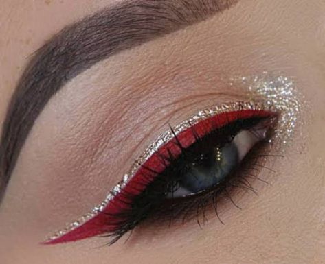 Red Eyeliner Makeup, Red Makeup Looks, Xmas Makeup, Christmas Eyeshadow, Christmas Eye Makeup, Red Eyeliner, Red Eye Makeup, Christmas Makeup Look, Holiday Makeup Looks