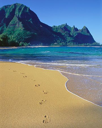 Makua Beach, Kauai, Hawaii Tunnels Beach Kauai, Tunnels Beach, Makua Beach, Mountain And Sea, Kauai Vacation, Footprints In The Sand, Kauai Hawaii, Ulsan, Hawaii Vacation