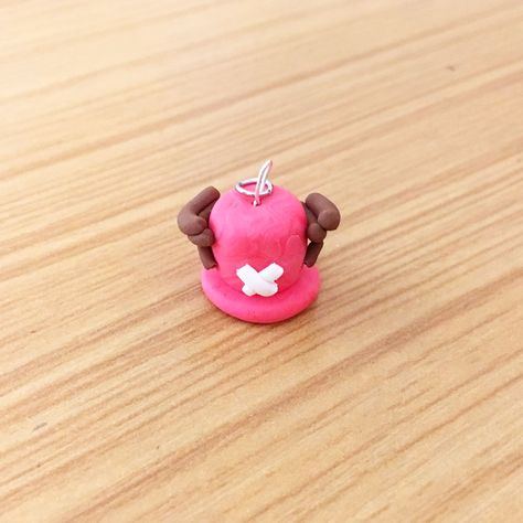 One Piece Clay Ideas, One Piece Polymer Clay, Anime Clay Charms, One Piece Clay Art, Anime Clay Ideas, Clay One Piece, Biscuit Anime, Chopper Hat, Anime Clay