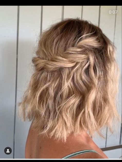 Hair Half Up Half Down, Hairstyles Straight, Hair Half Up, Bridesmaid Hairstyles Half Up Half Down, Short Homecoming Hair, Bridesmaid Hair Makeup, Half Up Half Down Hairstyles, Prom Hair Down, Prom Hairstyles For Short Hair