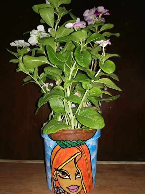 indoor pot ideas Plastic Container Painting Ideas, Gamla Painting Ideas, Container Painting Ideas, Plastic Bottle Reuse, Reuse Plastic Bottles, Pot Painting, Painting Creative, Pot Ideas, Plastic Container