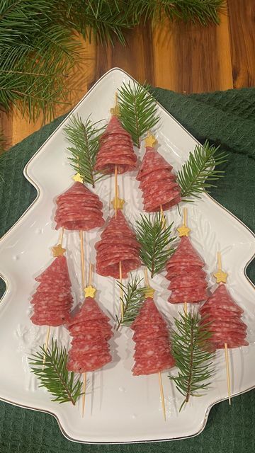 CARVING & CRAVING LLC on Instagram: "🎄✨ Crafting a savory twist to holiday cheer! Join us in making a Salami Mini Christmas Tree • • • • FL (954) 800-0220 UT (801) 609-8805 #charcuterie #party #giftideas #gif #HolidayGifts #PerfectPresents #housewarminggift #daybreakut #fun #cheeseboards #charcuterieboard #FL #birthday #celebration #cheese #party #charcuteriecups #CheeseLovers #christmas" Christmas Canapes, Christmas Finger Foods, Christmas Afternoon Tea, Charcuterie Party, Christmas Appetizers Easy, Christmas Dinner Menu, Christmas Recipes Appetizers, Christmas Apps, Cheese Party