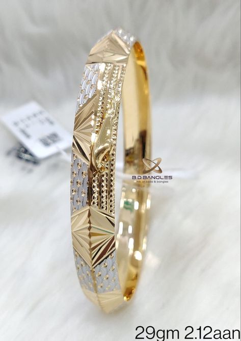 Kada Designs Gold, Cnc Bangles Design, Gents Kada, Mens Bracelet Gold Jewelry, Gold Kada, 22 Carat Gold Jewellery, Jewelry Bangles, Gold Bangles For Women, Gold Chain Design