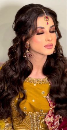 Bindi Hairstyles, Desi Hair, Flowers Hairstyle, Visit California, Amazing Photo, Style Travel, Photo Wedding, Love Fashion, Hair And Makeup