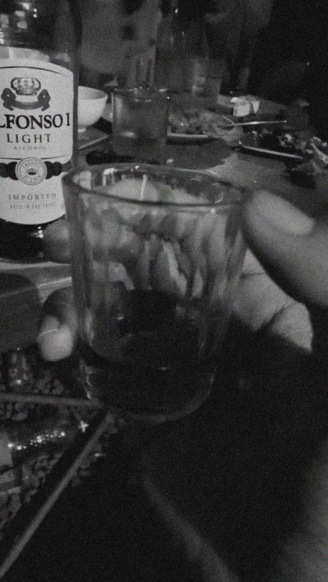 Emperador Light Drinks, Inuman Session, Acholic Drinks, Alcoholic Snapchat, Drinks Pictures, Alcoholic Drinks Pictures, Night Story, Light Drinks, Good Night Story