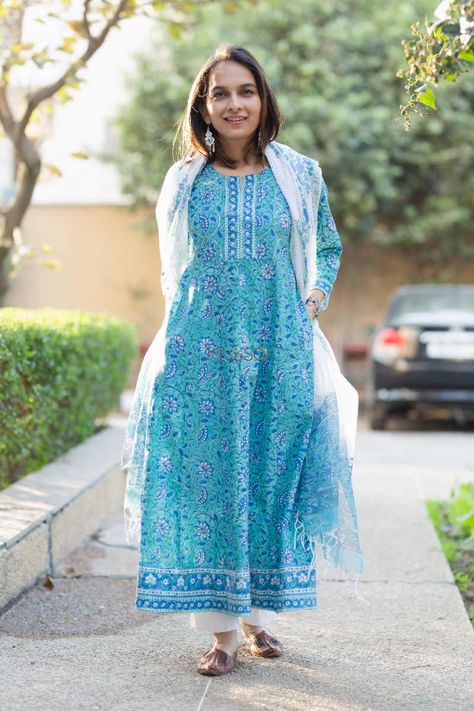 Palazo Kurti, Block Print Kurti Designs, Leather Chappals, Printed Kurti Designs, Silver Statement Jewelry, Churidar Neck, Indian Suit, Blue Kurta, Casual Indian Fashion